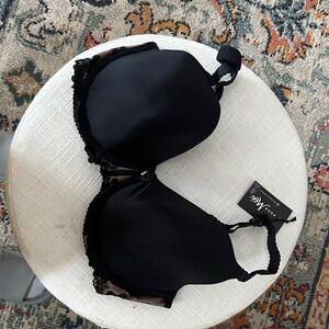 Black Lace-Trim Molded T-Shirt Bra
